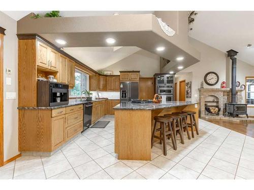 194025 Highway 512, Rural Lethbridge County, AB - Indoor Photo Showing Kitchen