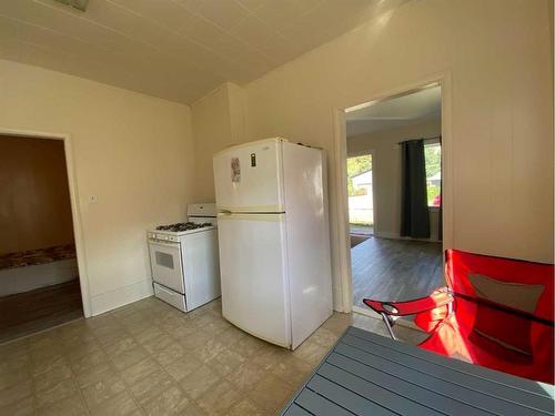 20630 25 Avenue, Bellevue, AB - Indoor Photo Showing Laundry Room