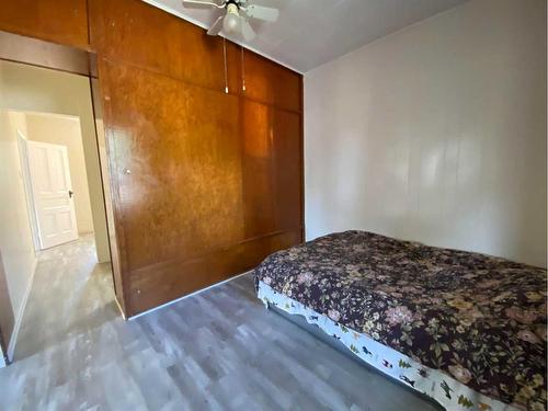 20630 25 Avenue, Bellevue, AB - Indoor Photo Showing Bedroom