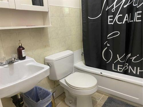 20630 25 Avenue, Bellevue, AB - Indoor Photo Showing Bathroom