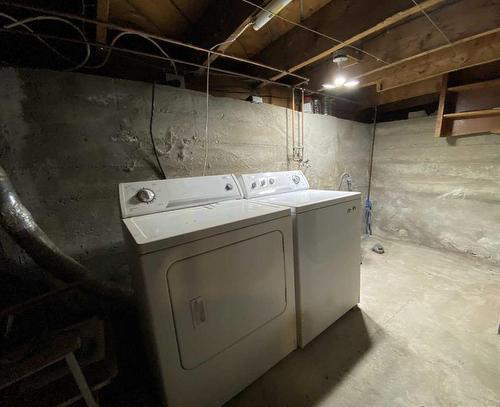 20630 25 Avenue, Bellevue, AB - Indoor Photo Showing Laundry Room