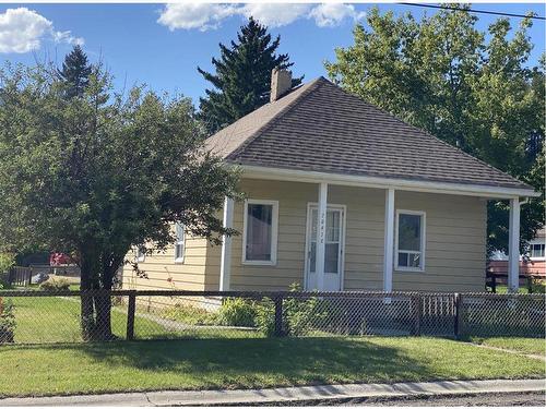 20630 25 Avenue, Bellevue, AB - Outdoor