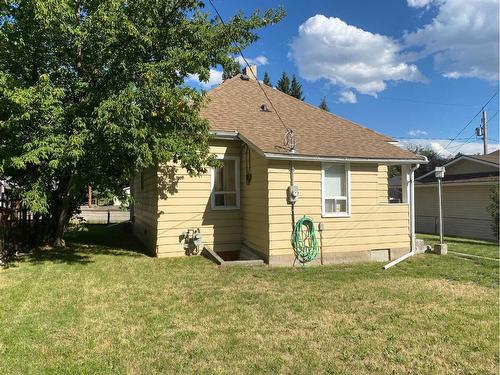 20630 25 Avenue, Bellevue, AB - Outdoor