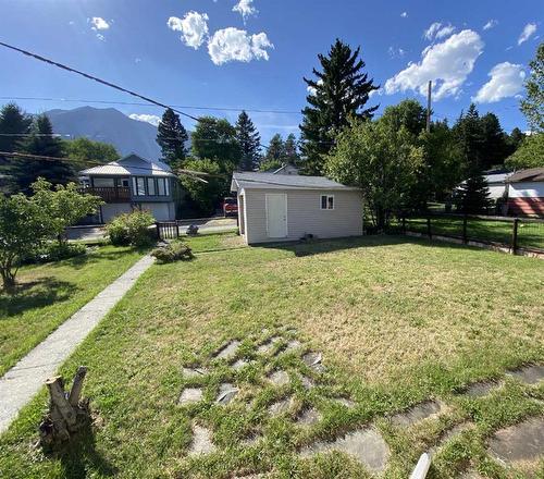 20630 25 Avenue, Bellevue, AB - Outdoor