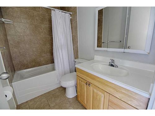 6-55 Lemoyne Crescent West, Lethbridge, AB - Indoor Photo Showing Bathroom