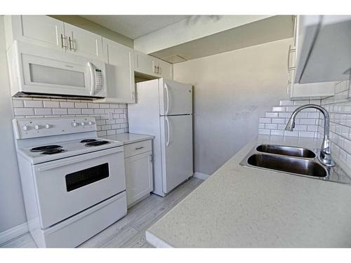 6-55 Lemoyne Crescent West, Lethbridge, AB - Indoor Photo Showing Kitchen With Double Sink