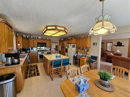 301 Centre Avenue, Milk River, AB - Indoor Photo Showing Dining Room