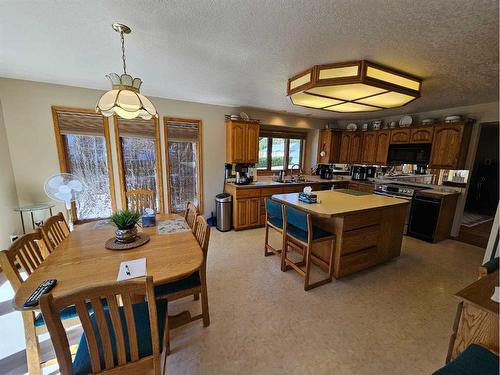 301 Centre Avenue, Milk River, AB - Indoor Photo Showing Dining Room