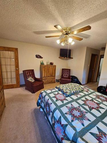 301 Centre Avenue, Milk River, AB - Indoor Photo Showing Bedroom