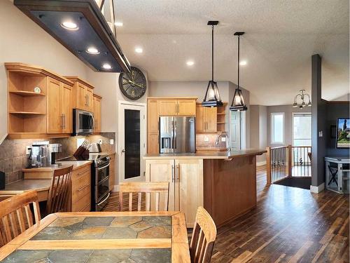 11 Link Spur, Claresholm, AB - Indoor Photo Showing Kitchen With Upgraded Kitchen