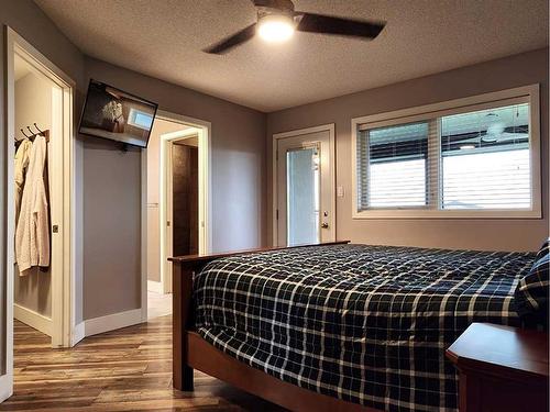 11 Link Spur, Claresholm, AB - Indoor Photo Showing Bedroom