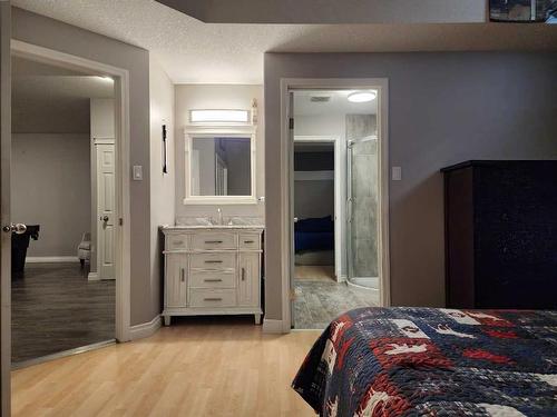 11 Link Spur, Claresholm, AB - Indoor Photo Showing Bedroom