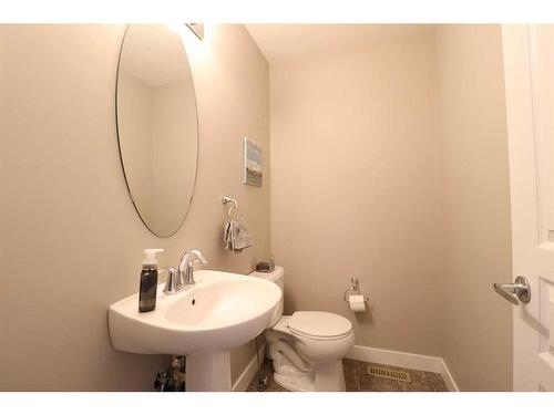 6-237 Silkstone Road West, Lethbridge, AB - Indoor Photo Showing Bathroom