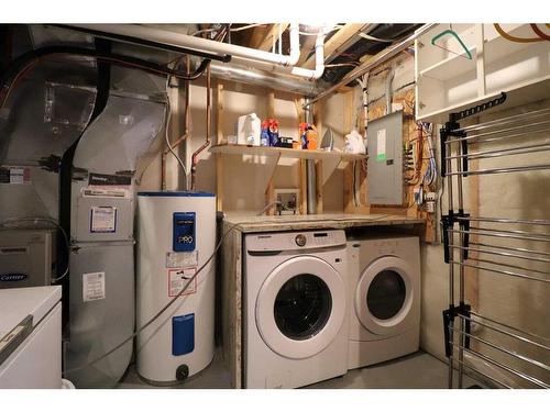 6-237 Silkstone Road West, Lethbridge, AB - Indoor Photo Showing Laundry Room