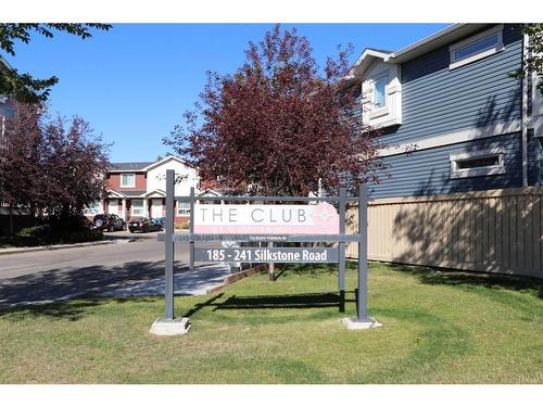 6-237 Silkstone Road West, Lethbridge, AB - Outdoor