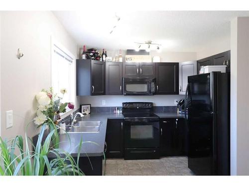 6-237 Silkstone Road West, Lethbridge, AB - Indoor Photo Showing Kitchen With Double Sink