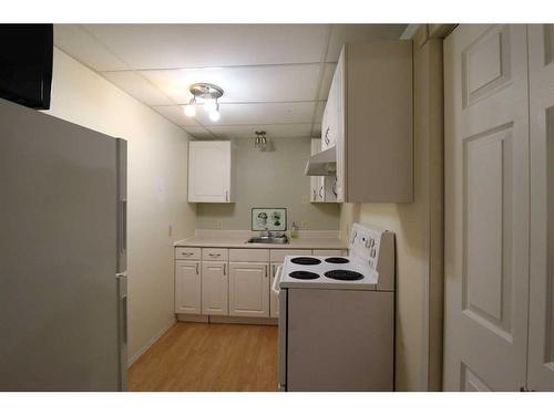 1214 5A Avenue South, Lethbridge, AB - Indoor Photo Showing Kitchen