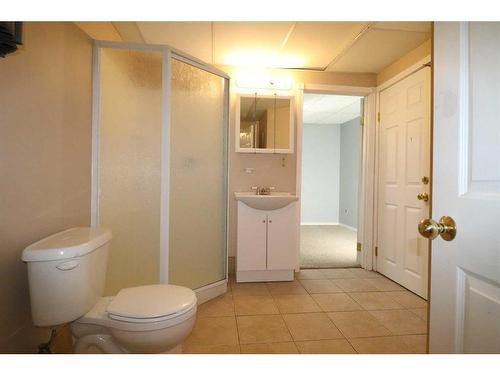 1214 5A Avenue South, Lethbridge, AB - Indoor Photo Showing Bathroom