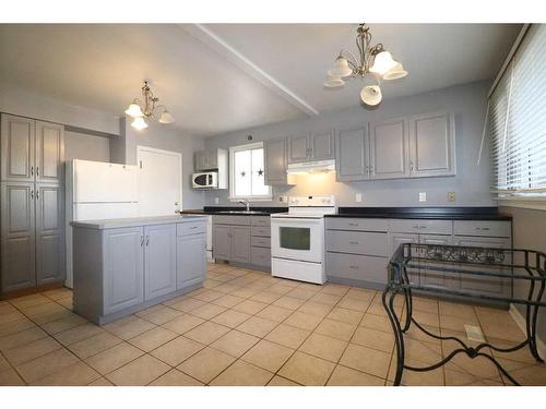 1214 5A Avenue South, Lethbridge, AB - Indoor Photo Showing Kitchen