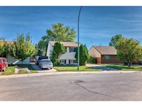 1205 St David Road North, Lethbridge, AB - Outdoor