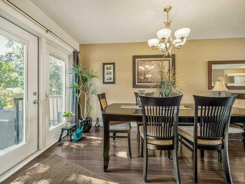 126 Ojibwa Place West, Lethbridge, AB - Indoor Photo Showing Dining Room