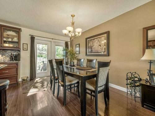 126 Ojibwa Place West, Lethbridge, AB - Indoor Photo Showing Dining Room