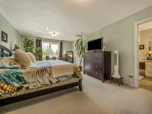 126 Ojibwa Place West, Lethbridge, AB - Indoor Photo Showing Bedroom