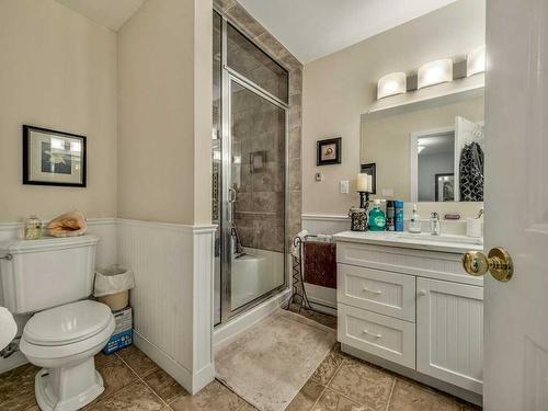 126 Ojibwa Place West, Lethbridge, AB - Indoor Photo Showing Bathroom