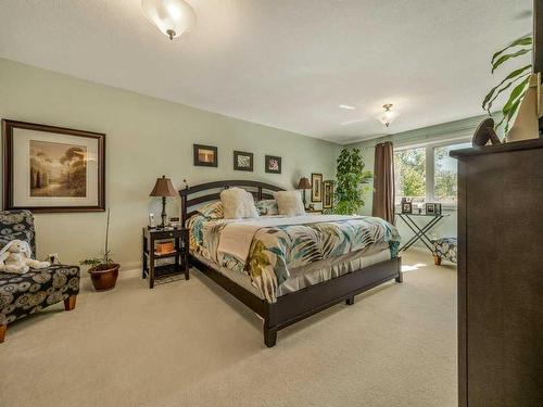 126 Ojibwa Place West, Lethbridge, AB - Indoor Photo Showing Bedroom