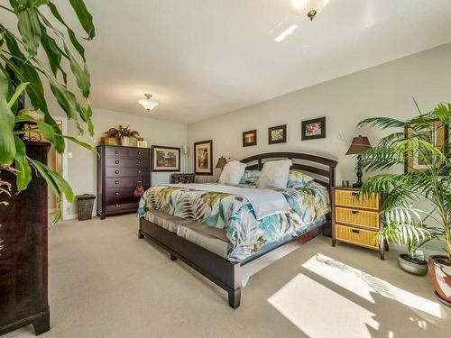 126 Ojibwa Place West, Lethbridge, AB - Indoor Photo Showing Bedroom