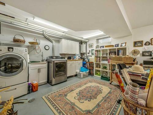 126 Ojibwa Place West, Lethbridge, AB - Indoor Photo Showing Laundry Room