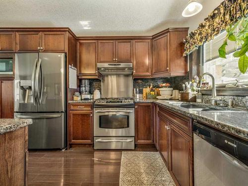 126 Ojibwa Place West, Lethbridge, AB - Indoor Photo Showing Kitchen With Stainless Steel Kitchen With Double Sink