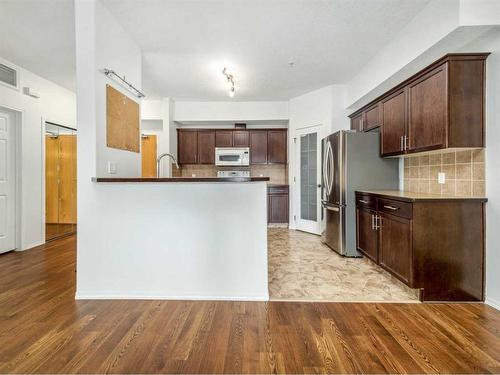 170-2020 32 Street South, Lethbridge, AB - Indoor Photo Showing Kitchen