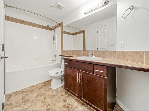 170-2020 32 Street South, Lethbridge, AB - Indoor Photo Showing Bathroom