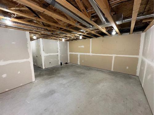 #4-404 Couleecreek Boulevard South, Lethbridge, AB - Indoor Photo Showing Basement