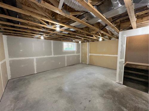 #4-404 Couleecreek Boulevard South, Lethbridge, AB - Indoor Photo Showing Basement