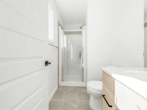 80 Blackwolf Lane North, Lethbridge, AB - Indoor Photo Showing Bathroom