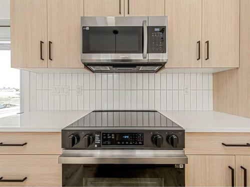 80 Blackwolf Lane North, Lethbridge, AB - Indoor Photo Showing Kitchen