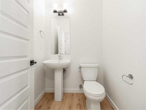 80 Blackwolf Lane North, Lethbridge, AB - Indoor Photo Showing Bathroom