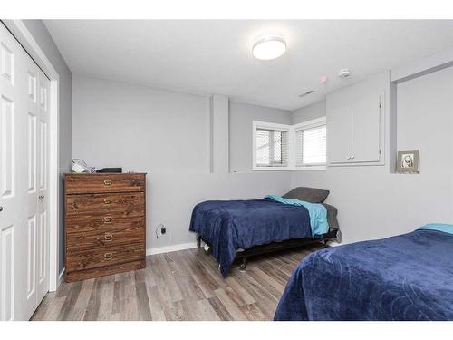 2 Assiniboia Road West, Lethbridge, AB - Indoor Photo Showing Bedroom