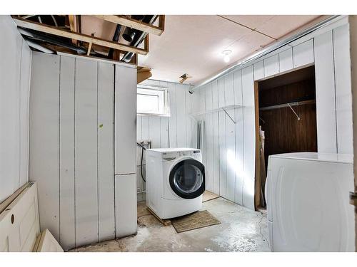 1909 7 Avenue South, Lethbridge, AB - Indoor Photo Showing Laundry Room