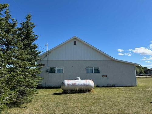 400 Hamilton Avenue East, Lundbreck, AB - Outdoor