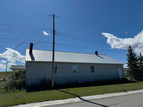 400 Hamilton Avenue East, Lundbreck, AB - Outdoor