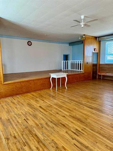 400 Hamilton Avenue East, Lundbreck, AB - Indoor Photo Showing Other Room