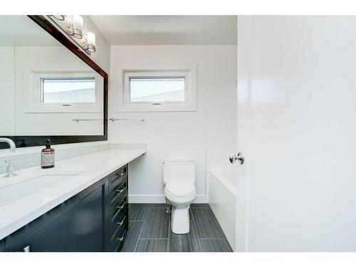 1813 112 Street, Blairmore, AB - Indoor Photo Showing Bathroom