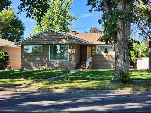 2207 10 Avenue South, Lethbridge, AB - Outdoor