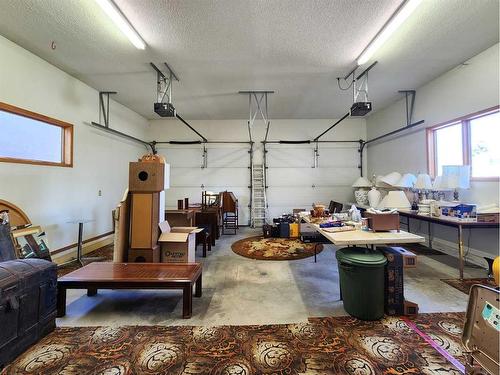 2207 10 Avenue South, Lethbridge, AB - Indoor Photo Showing Garage