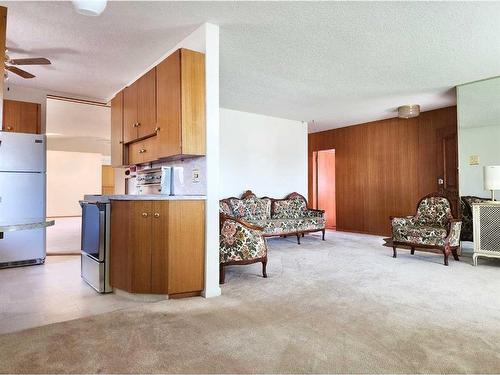 2207 10 Avenue South, Lethbridge, AB - Indoor Photo Showing Kitchen