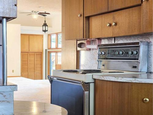 2207 10 Avenue South, Lethbridge, AB - Indoor Photo Showing Kitchen