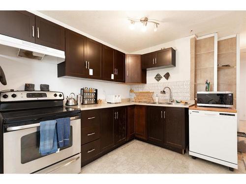 257 Columbia Boulevard West, Lethbridge, AB - Indoor Photo Showing Kitchen